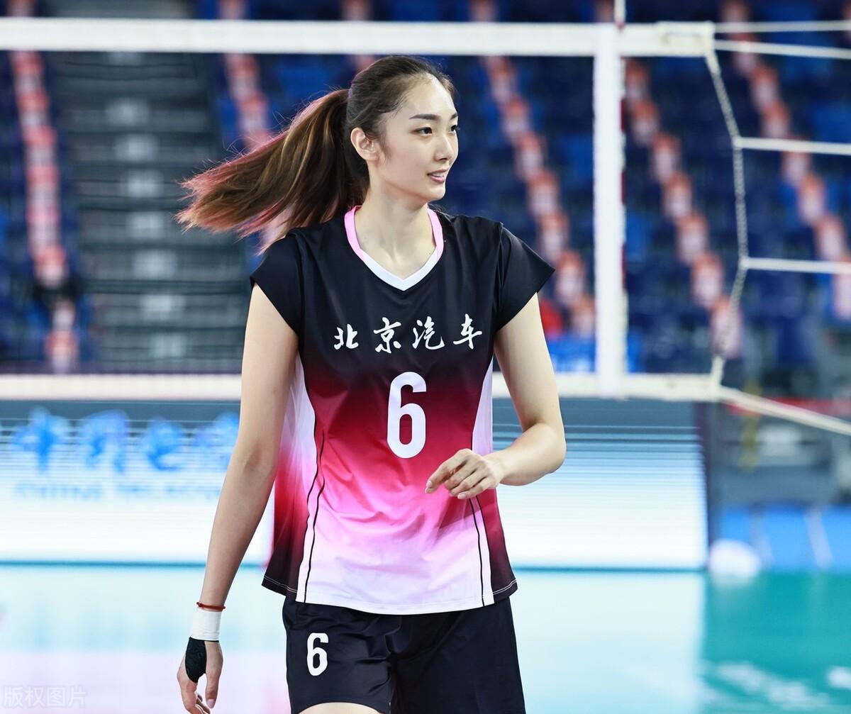 成都女足尽取春赛三连胜，在积分榜登顶
