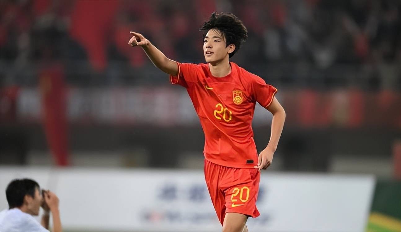 大牌国脚锋霸将二进宫重返大连队！曾留洋葡超，李国旭欢迎他加盟