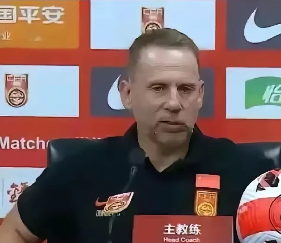 关于久尔杰维奇完成既定目标离任国足战术选人将再次推倒重来的信息