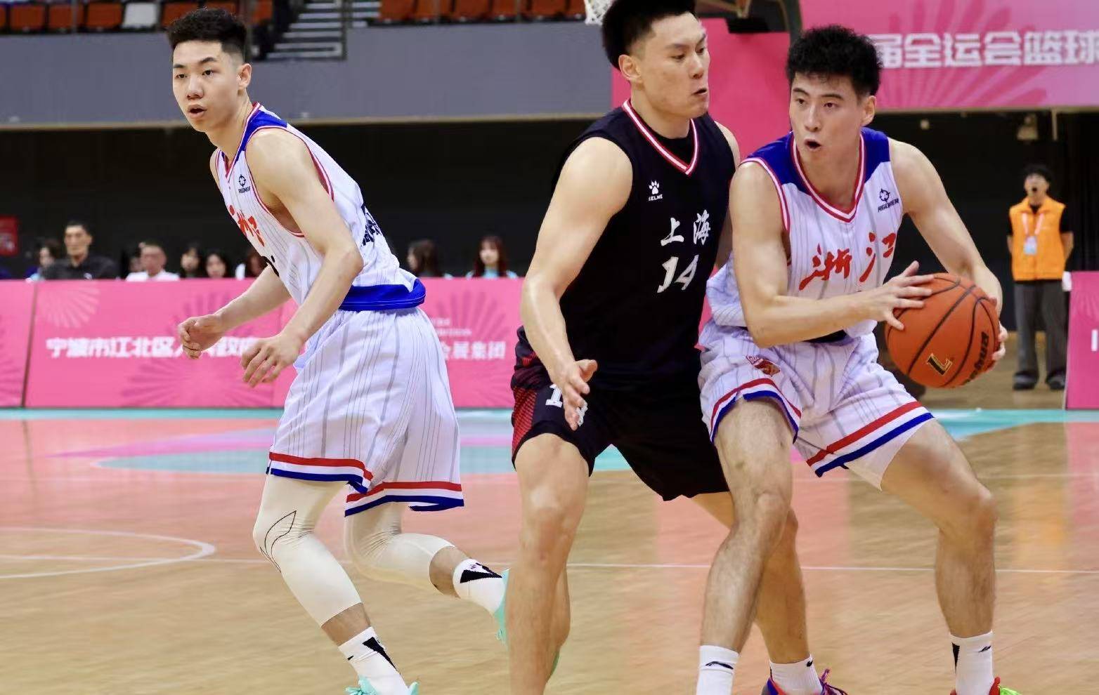 包含男篮战报：广厦男篮惨输36分，全运会辽宁5战全胜，8支球的词条