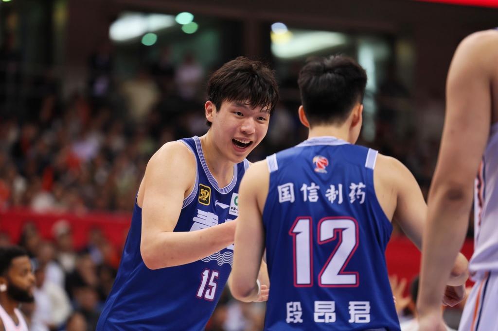 青岛男篮挑战夺冠，雄心勃勃